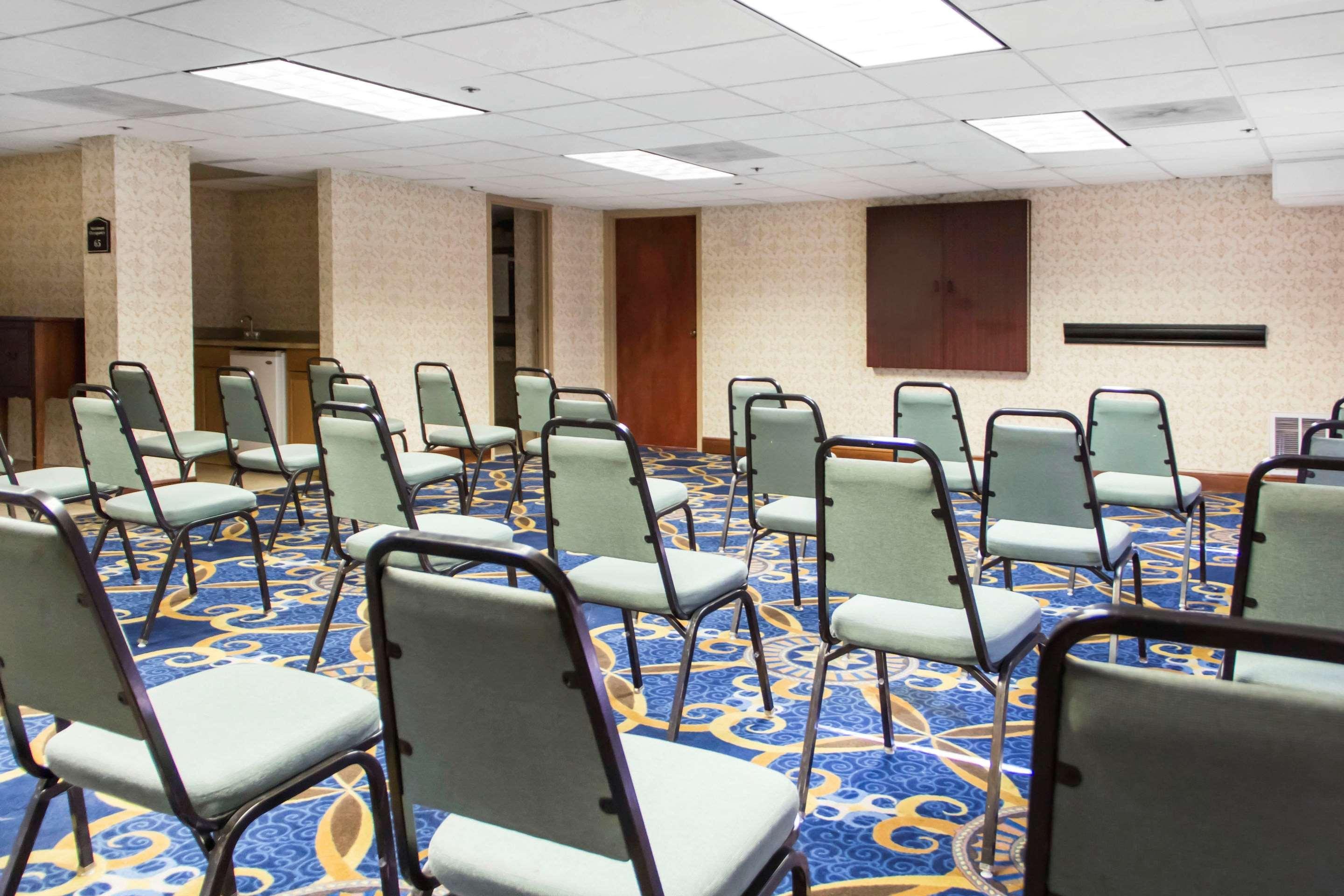 Clarion - Tulsa Hotel 3*