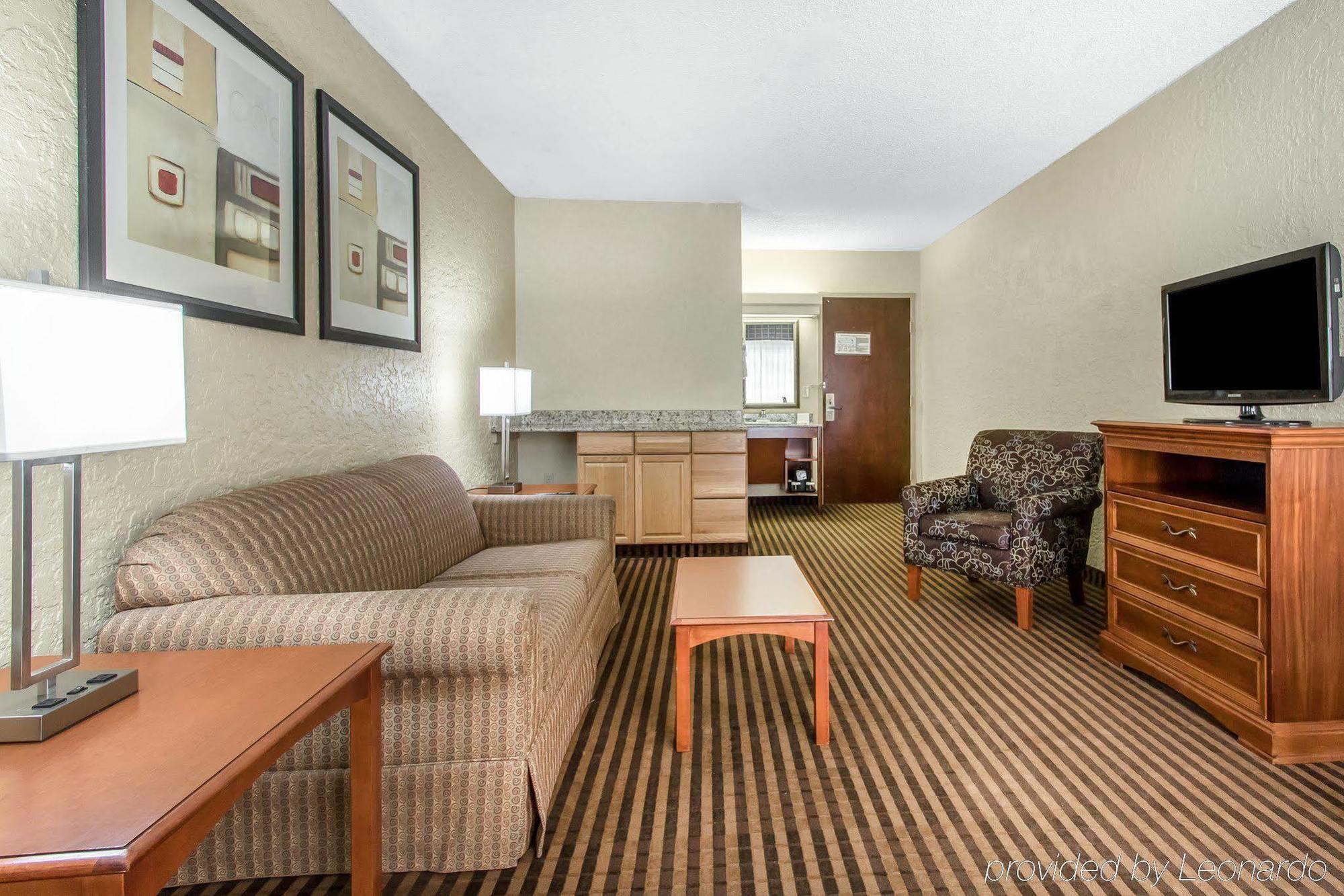 Clarion - Tulsa Hotel 3*