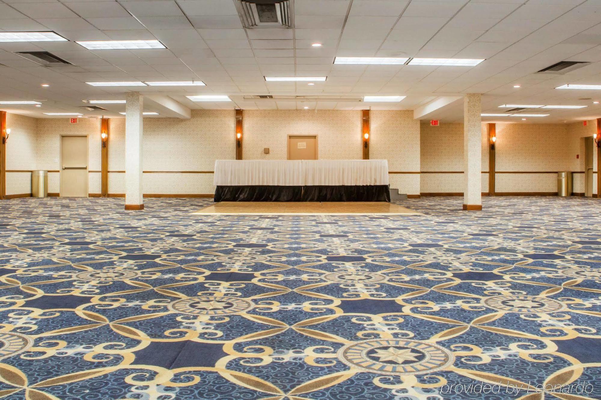 Clarion - Tulsa Hotel